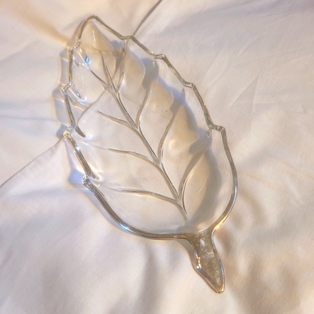 4/$26 Vintage Leaf Shape Glass Dish